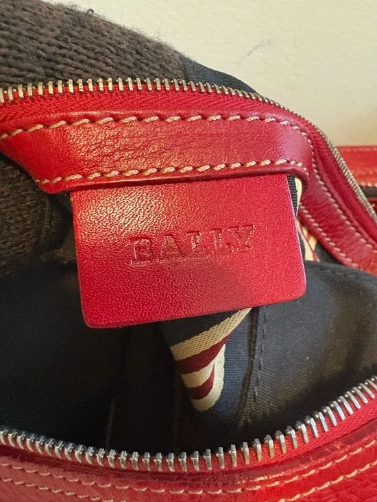 Bally Pebbled Leather Shoulder Bag EUC - Picture 9 of 10